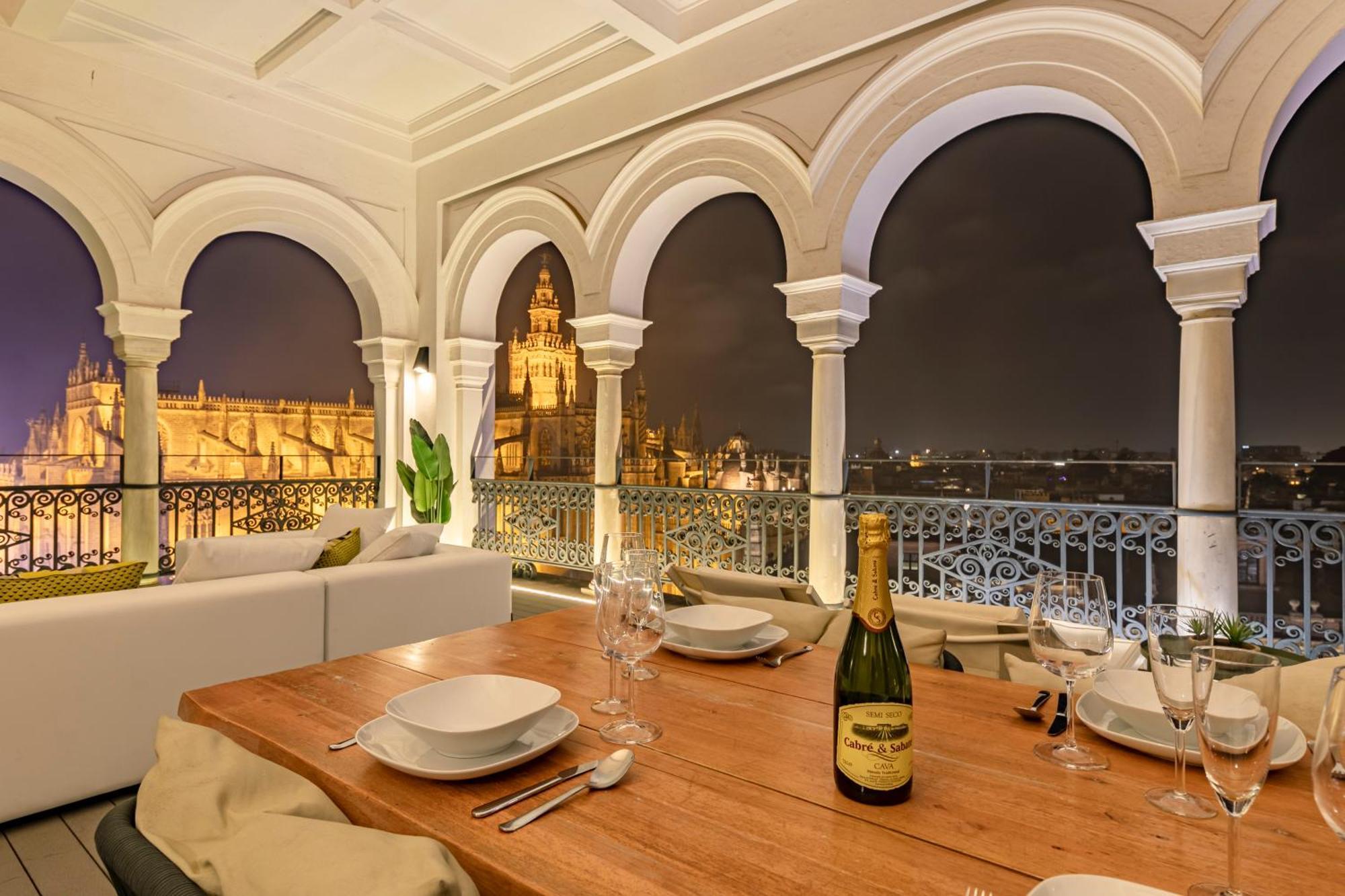 Isg Apartments The Most Exclusive Apartment In Sevillaparking מראה חיצוני תמונה