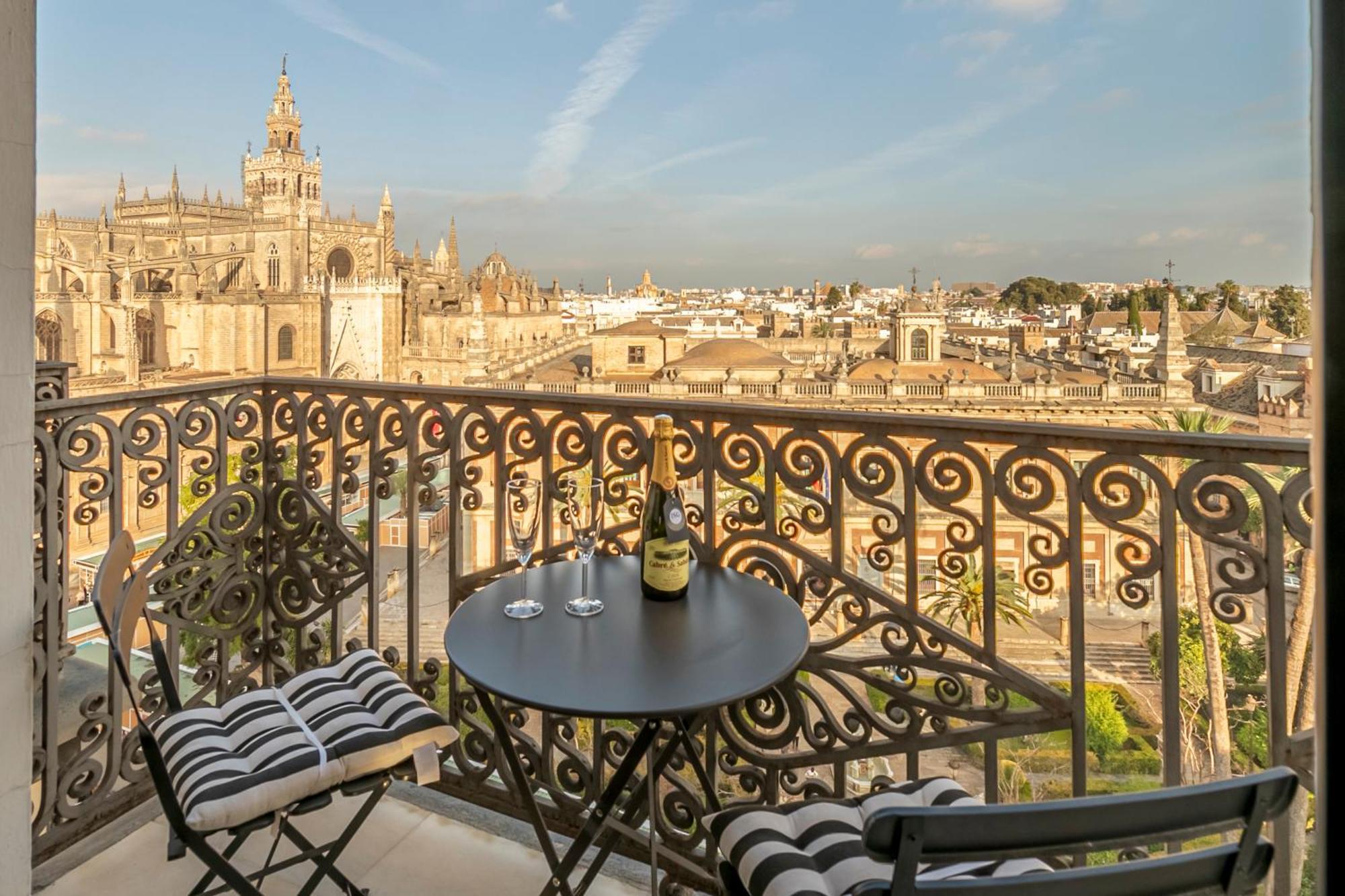 Isg Apartments The Most Exclusive Apartment In Sevillaparking מראה חיצוני תמונה