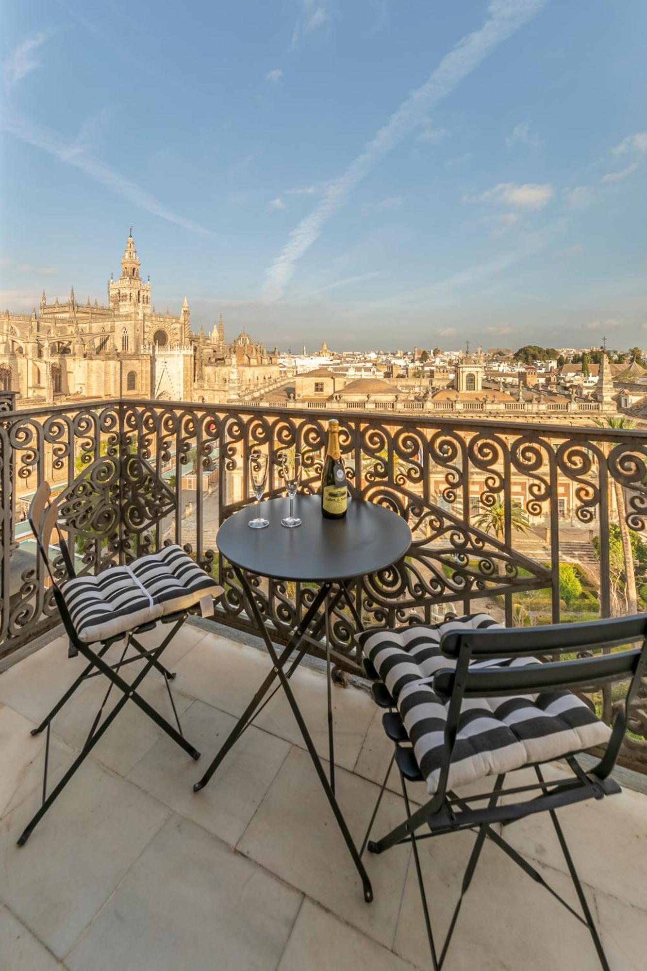 Isg Apartments The Most Exclusive Apartment In Sevillaparking מראה חיצוני תמונה