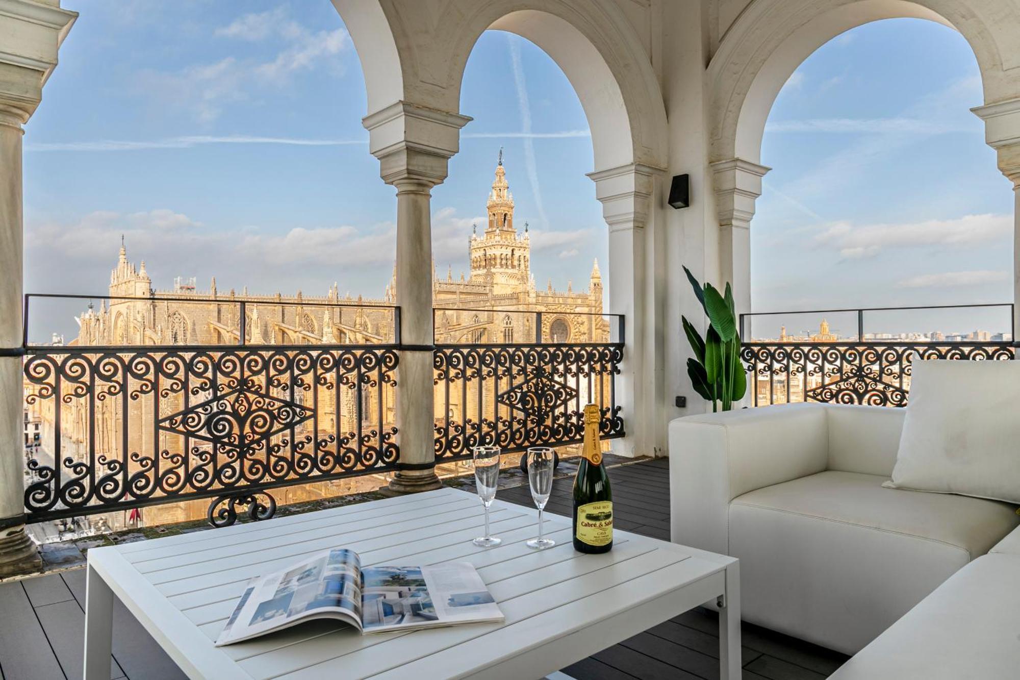 Isg Apartments The Most Exclusive Apartment In Sevillaparking מראה חיצוני תמונה
